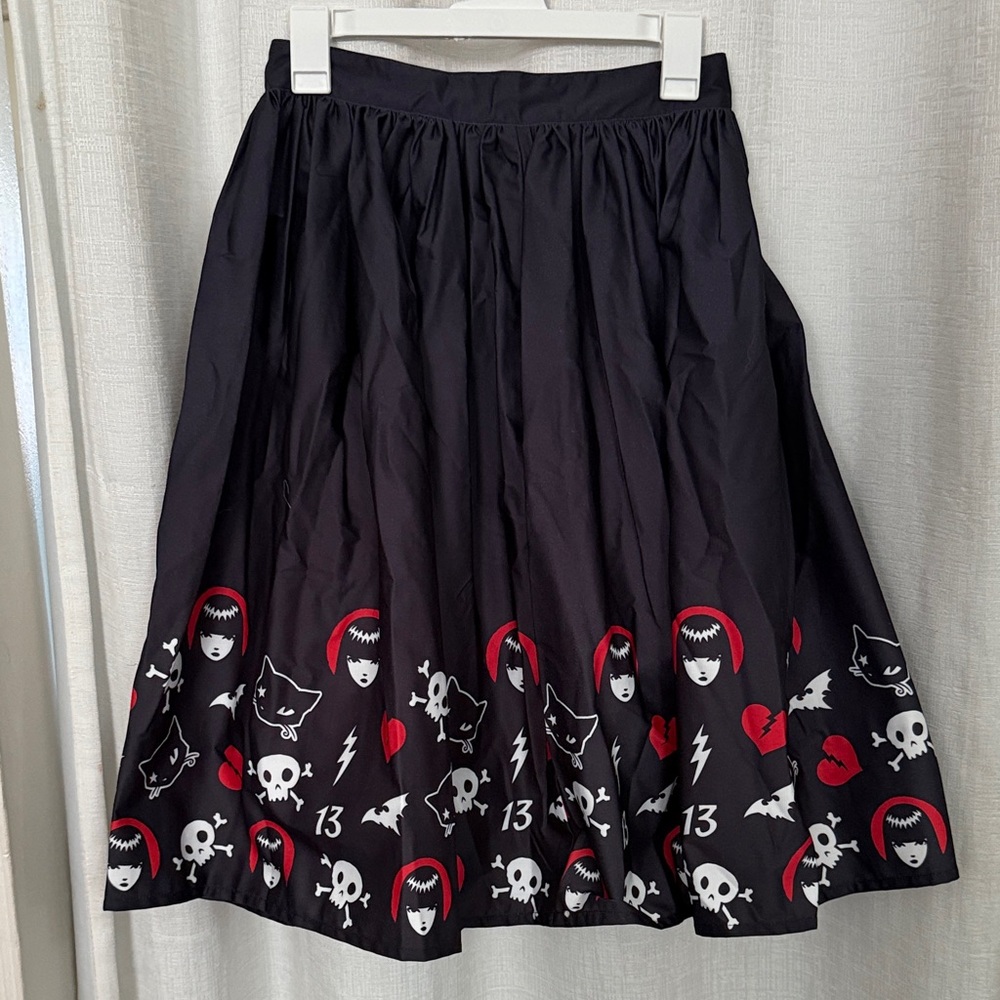 Unique Vintage Black and Red Iconic Print Midi Skirt